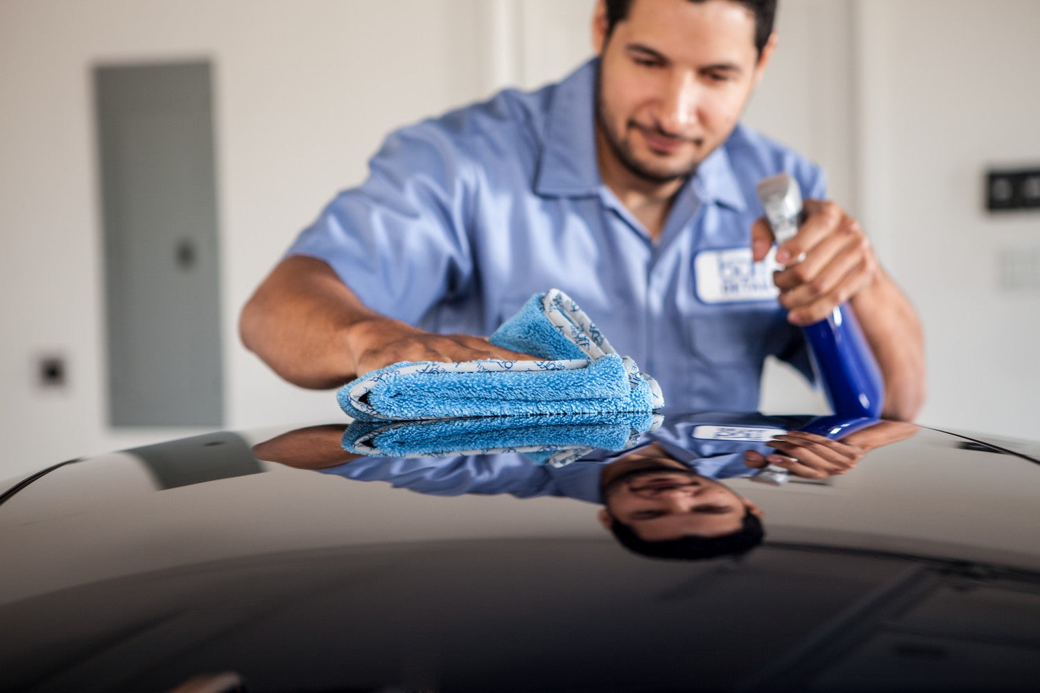 las mejores toallas de microfibra para la limpieza de el coche con spray